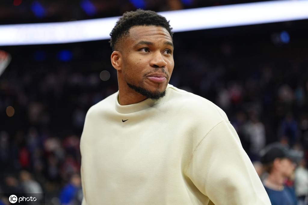 曝骑士询价字母哥 雄鹿要价莫布利+全部首轮签
